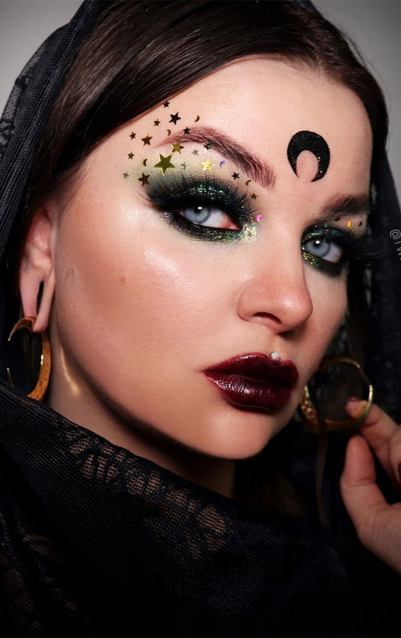 Creative Halloween Makeup Looks : Witch Look with Magma Moon hangers