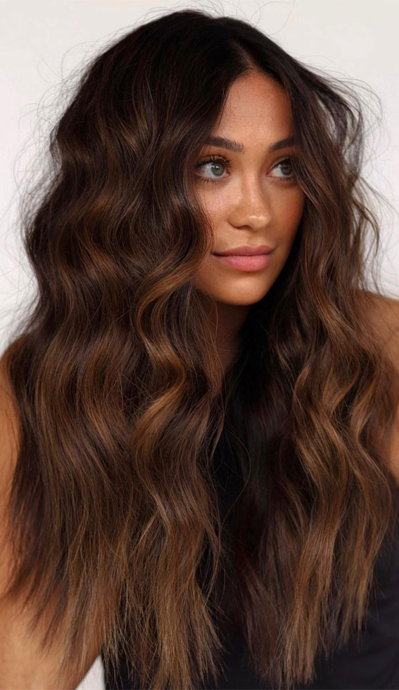 50 Fall Hair Colour Ideas for a Cozy Season : Caramel Swirls for a Sun-Kissed Appearance