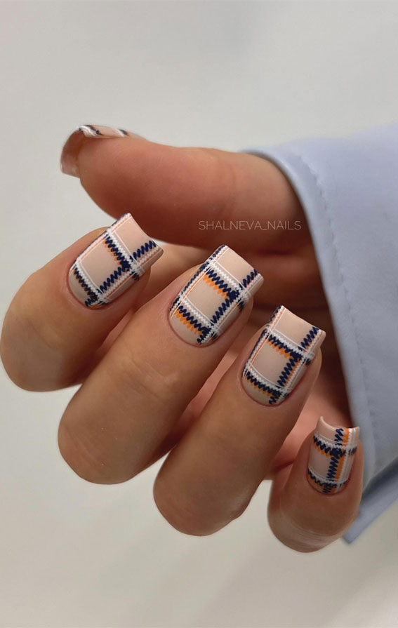 Thanksgiving Nail Art Delights : Neutral Plaid Short Nails