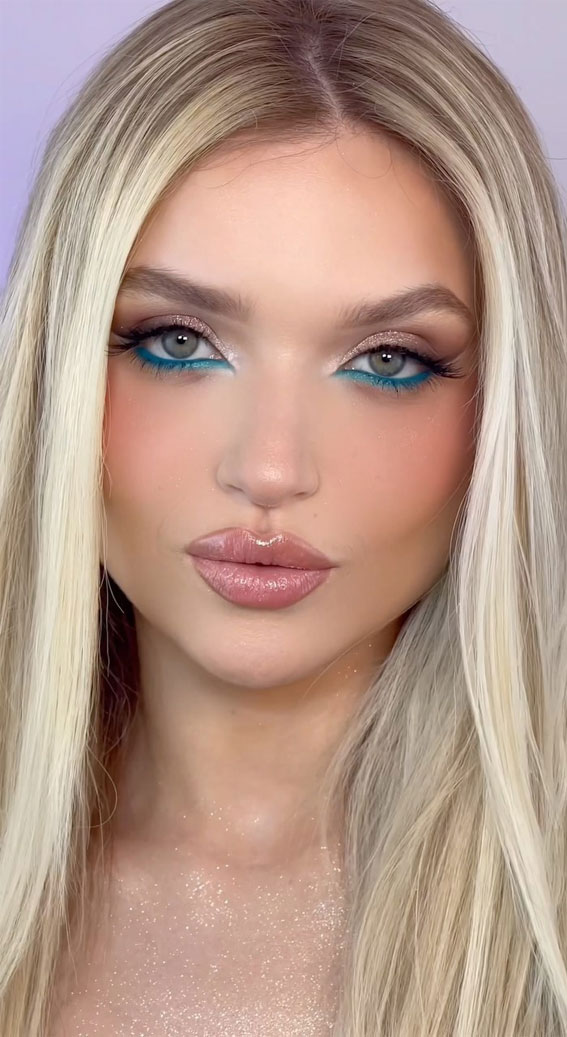 Radiant Festivity Makeup Looks for the Holiday Season : Turquoise Eyeliner
