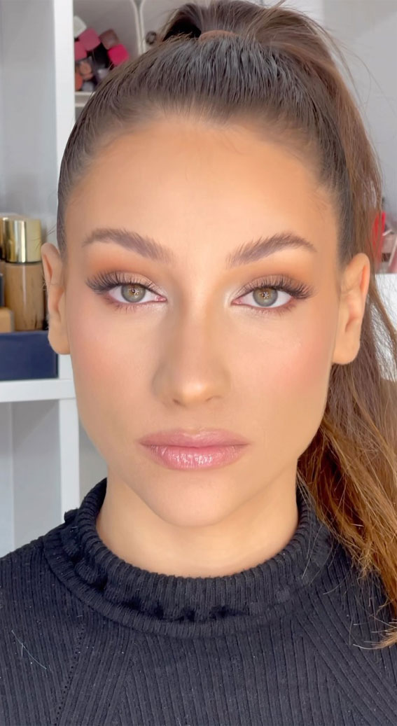 Radiant Festivity Makeup Looks for the Holiday Season : Soft Makeup Look
