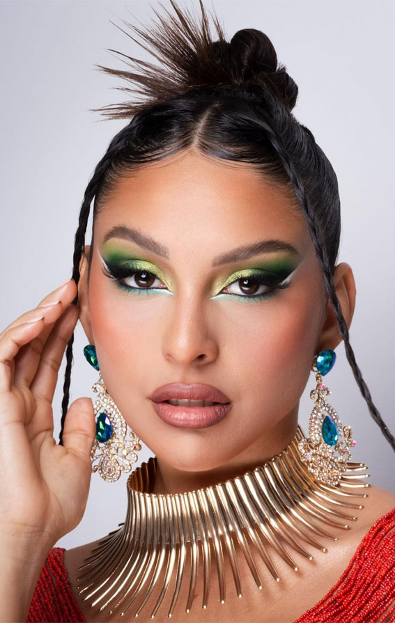 Radiant Festivity Makeup Looks for the Holiday Season : Glowing Green Eyeshadow