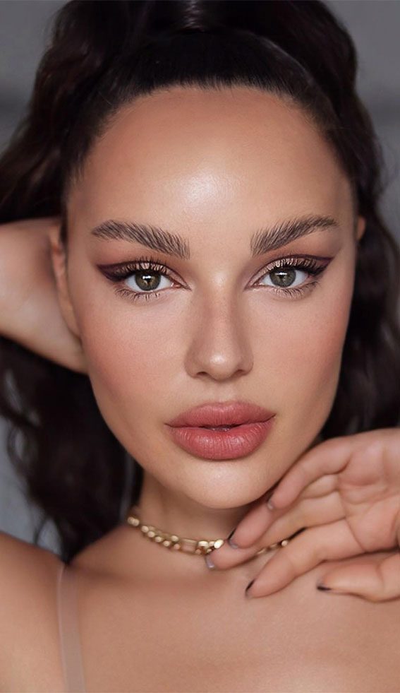 Radiant Festivity Makeup Looks for the Holiday Season : Natural Makeup Look