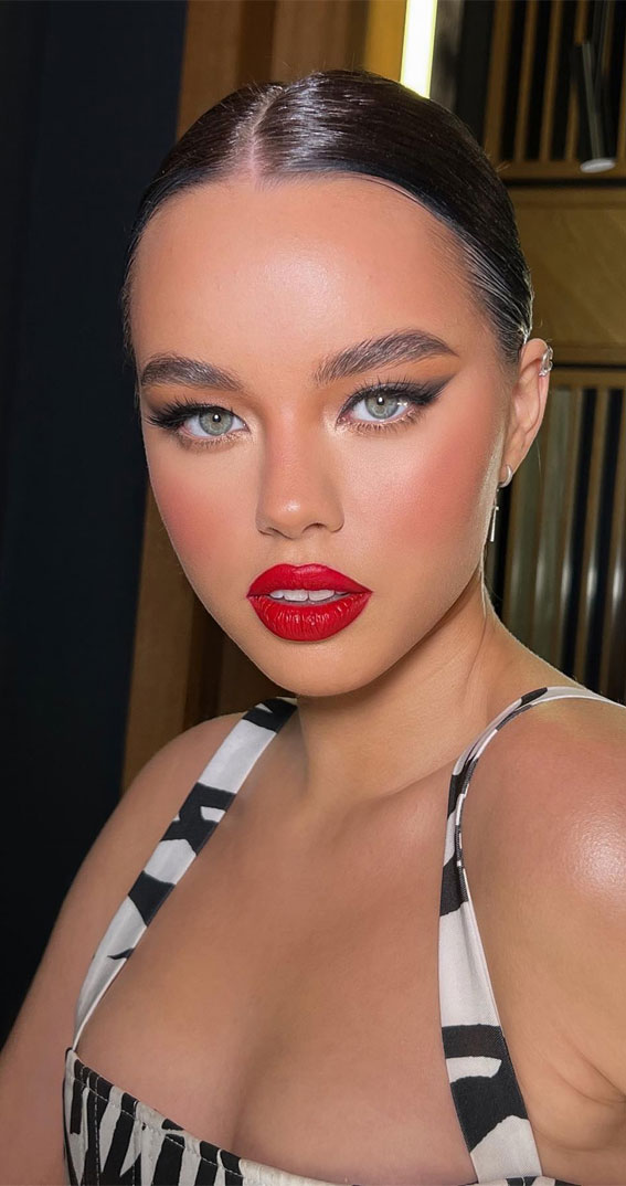 Radiant Festivity Makeup Looks for the Holiday Season : Blush Cheek + Bold Red Lips