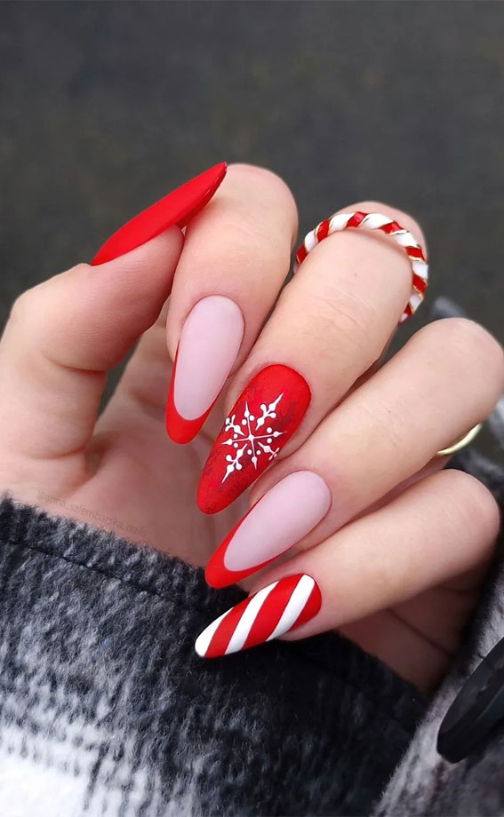 Christmas nails, Christmas nails simple, Red Christmas nails, white festive nails, Christmas nail art, Christmas nail ideas, Cute Christmas nails, festive nails, cute festive glitter nails