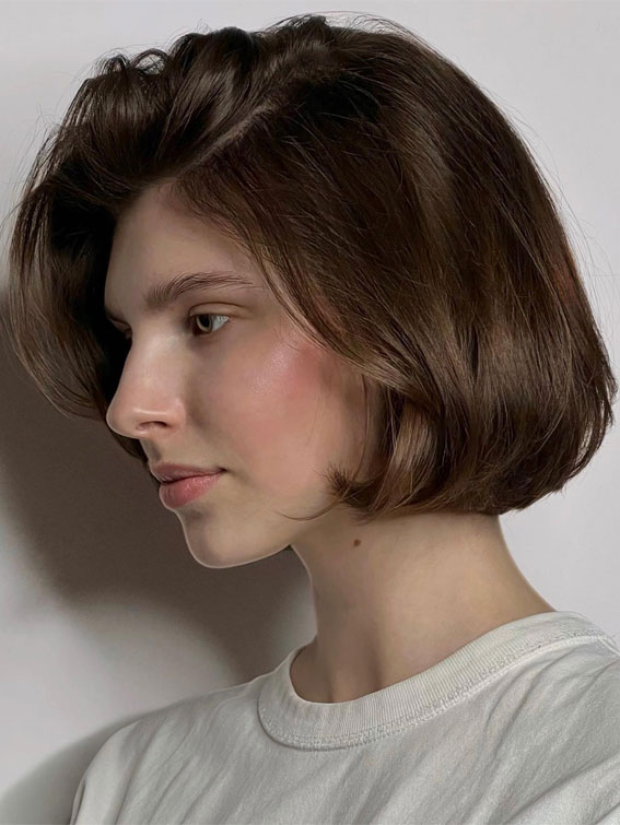 2024's Best Medium-Length Hairstyles & Haircuts for Women