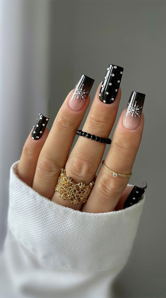 Festive Elegance in Christmas Nail Art : Ombre Black Nails with Snowflake