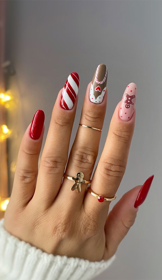 Festive Elegance in Christmas Nail Art : Gingerbread & Candy Cane Red Nails