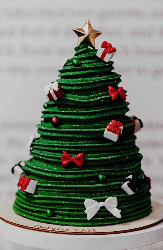 Festive Cake Ideas for Winter Wonderland Delights : Green Buttercream Christmas Tree Cake