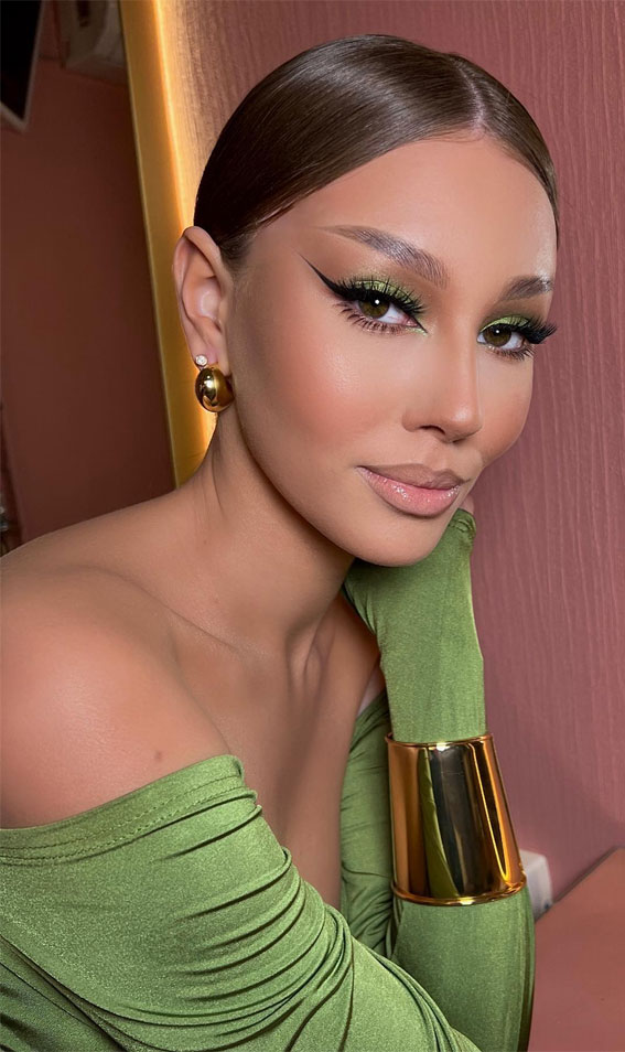 22 Glam Festive Season Makeup Ideas : Shimmery Soft Green + Charming Liner