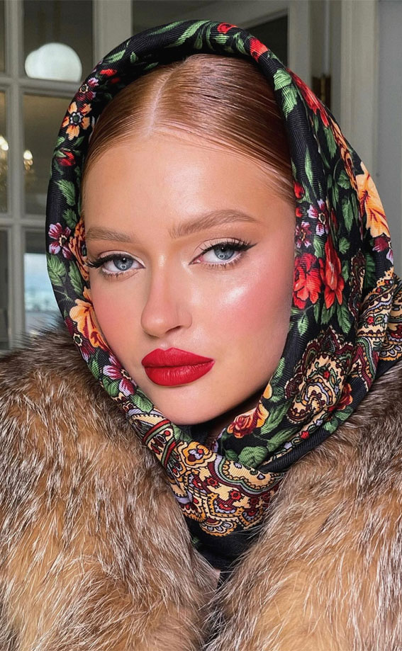 22 Glam Festive Season Makeup Ideas : Subtle Eyes + Red Lips