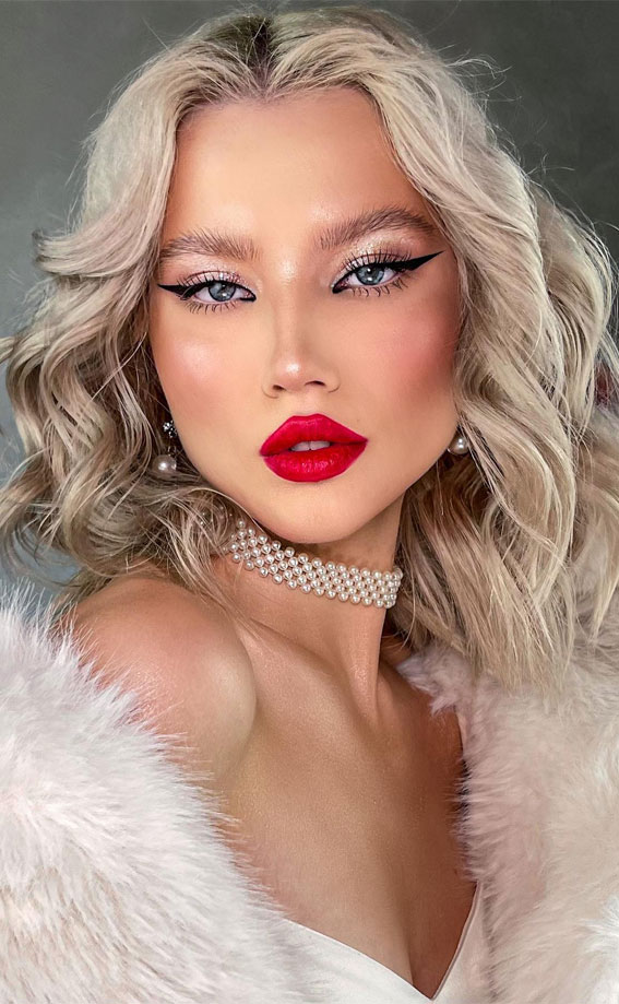 22 Glam Festive Season Makeup Ideas : Shimmery Eye, Liner & Red Lips