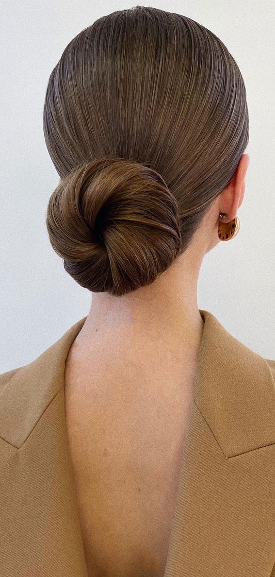 40 Timeless and Elegant Updo Hairstyles : Knot Bun for Brunette