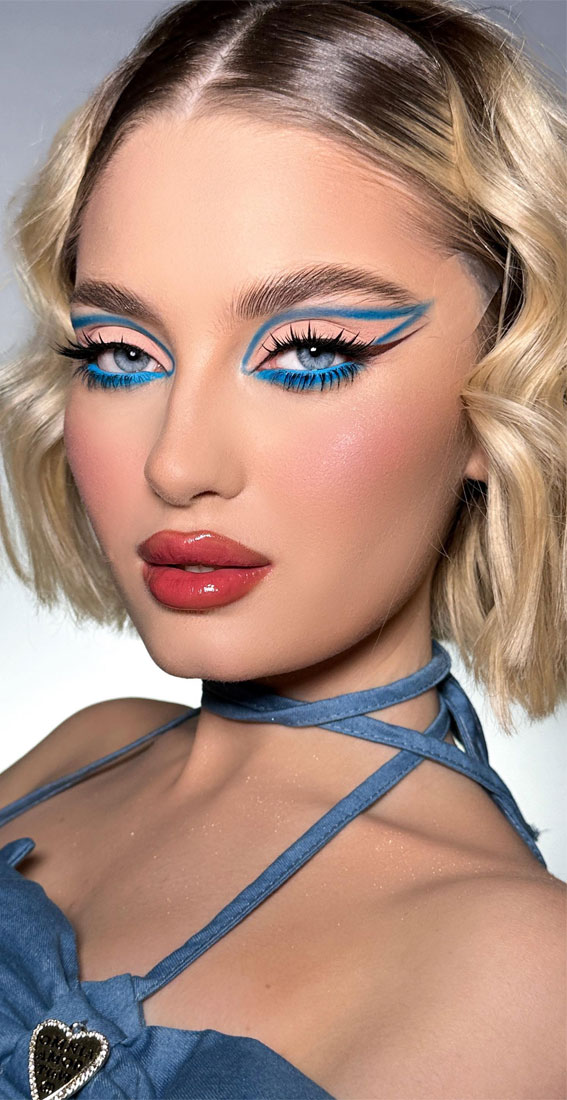 35 Festival-Ready Makeup Inspirations : Electric Blue Graphic Line