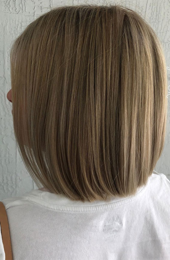 Spring-Inspired Hair Colour Ideas to Freshen Your Look : Beige Blonde Highlights Squared Bob
