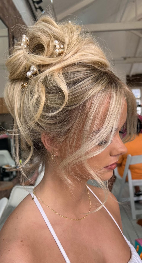 25 Stunning Hairdo Ideas for Every Special Occasion :Messy 90s Inspired Upstyle