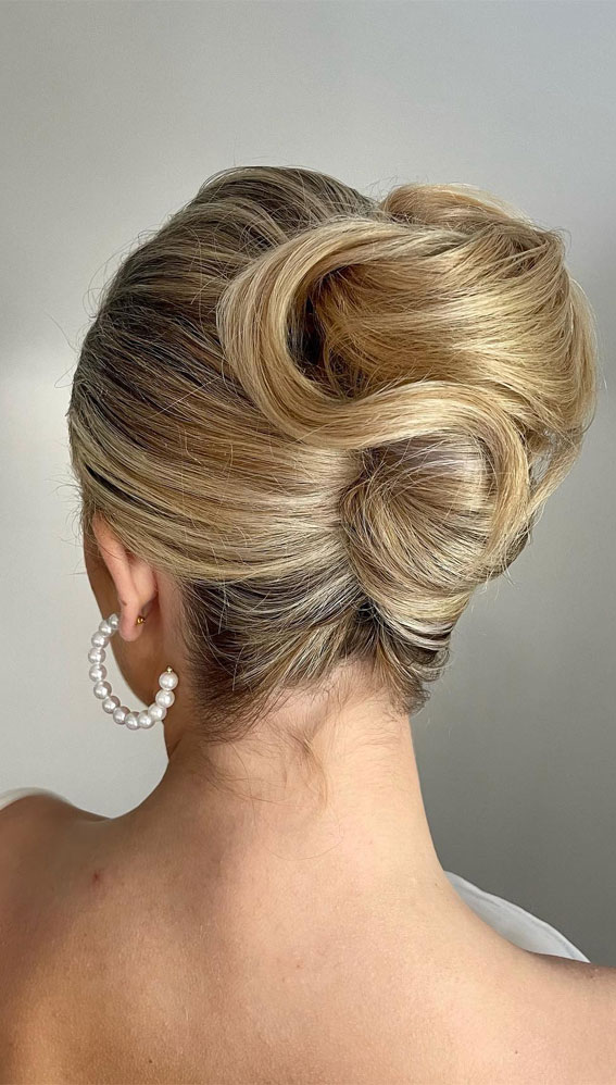 modern french roll, upstyle, wedding upstyle, french chignon, hair do