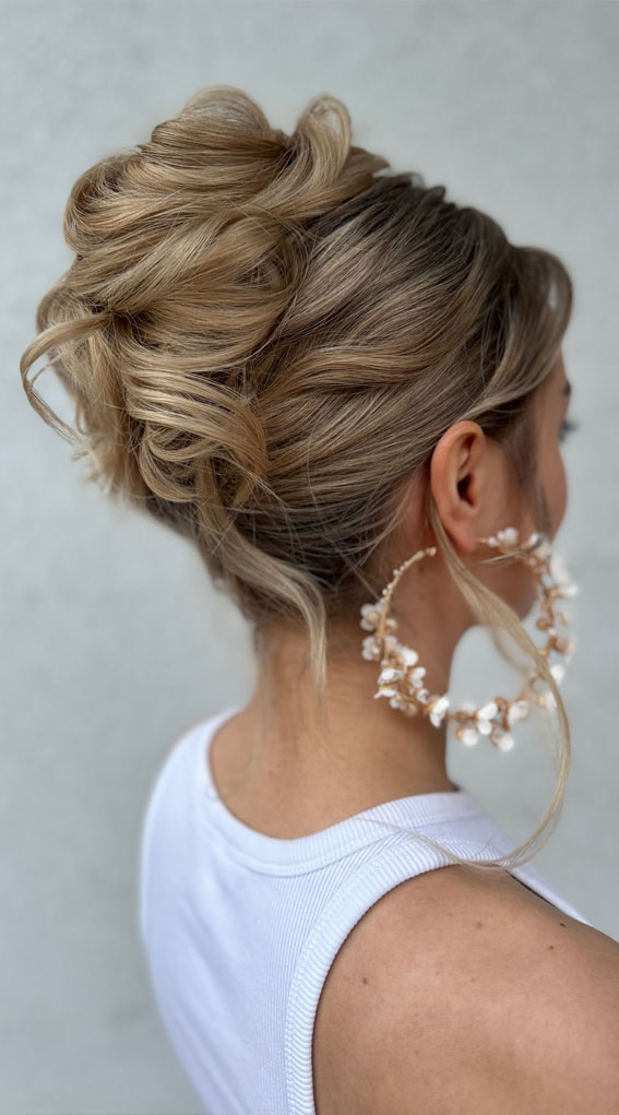 25 Stunning Hairdo Ideas for Every Special Occasion : Textured 90s Vibe Hair Do