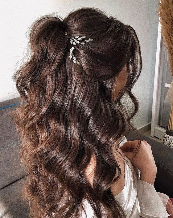 Prom Hairstyles for a Night to Remember : Modern Hollywood Vibes