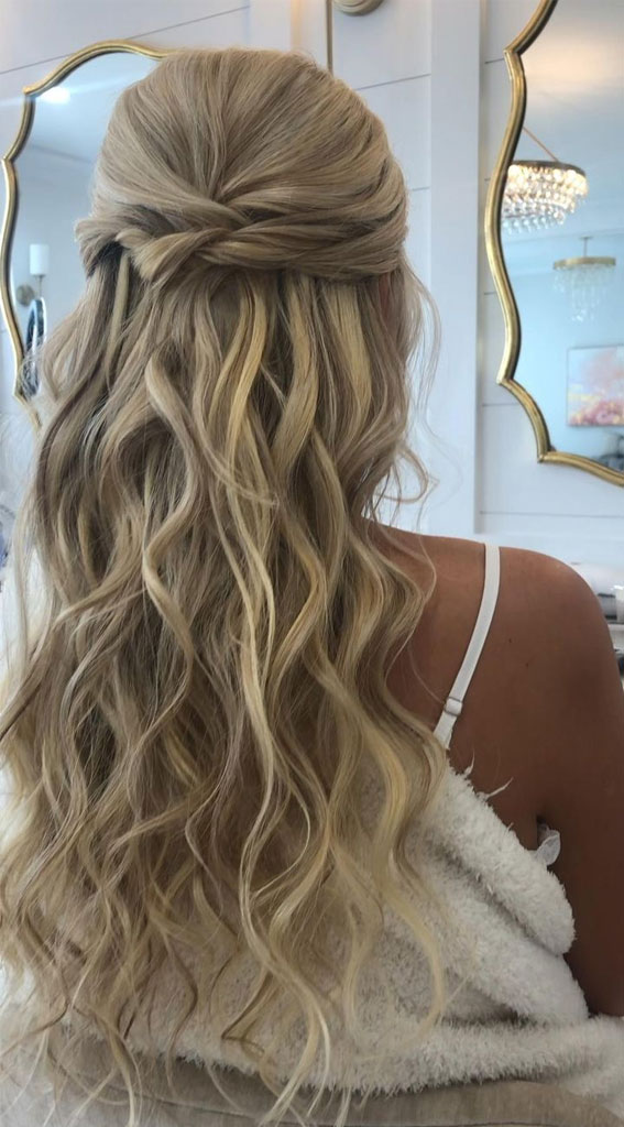 Prom Hairstyles for a Night to Remember : Relaxed Beachy Half Up Blonde Hair