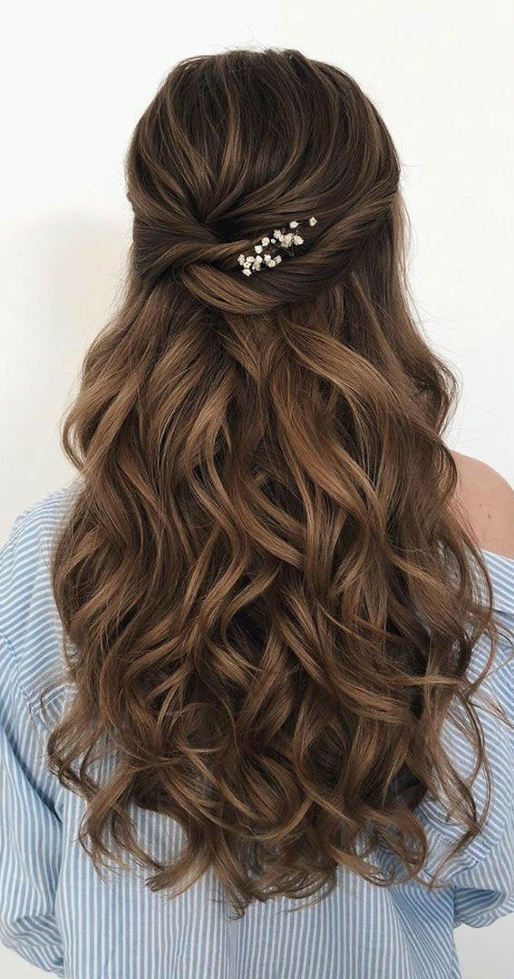 Prom Hairstyles for a Night to Remember : Gorgeous Half Up with Flower