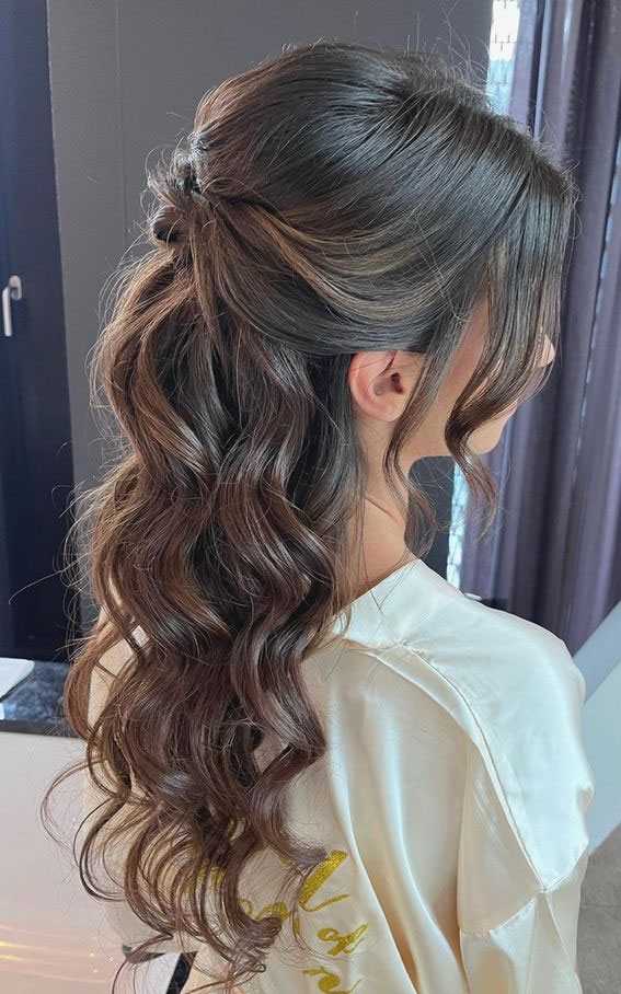Prom Hairstyles for a Night to Remember : Effortless Half Up Soft Waves