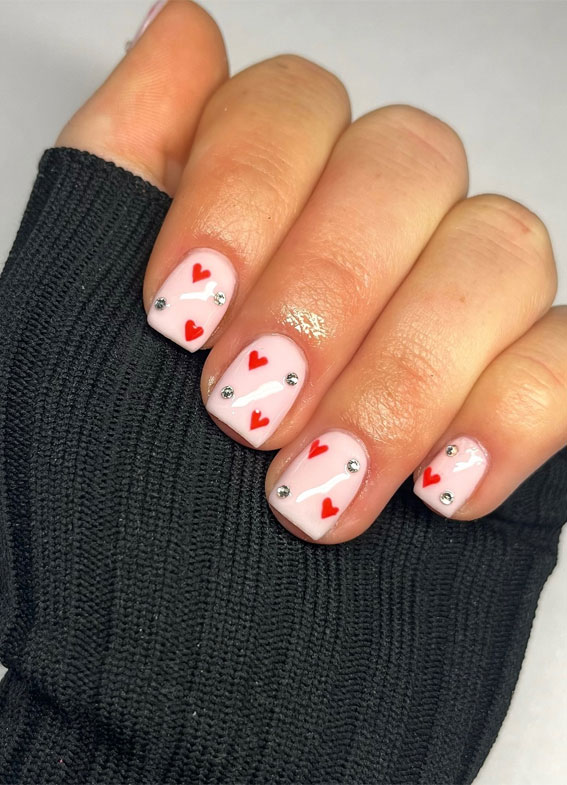 Captivating Valentine’s Day Nail Designs : Simple & Cute Love Heart Nails
