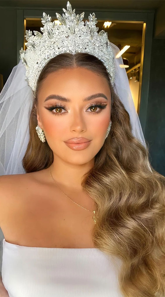 Radiant Bridal Makeup Ideas for Your Perfect Wedding Day : Regal & Modern Simplicity