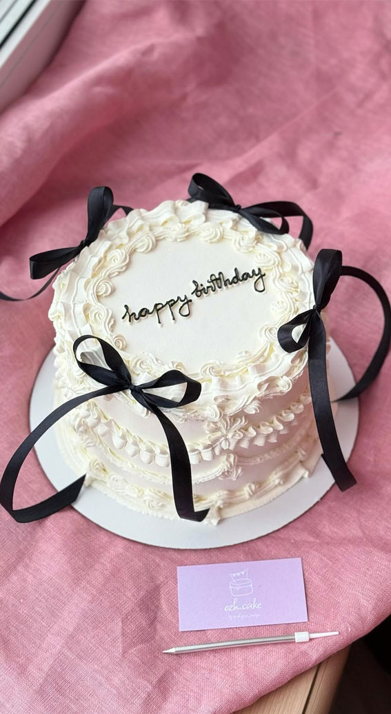 30 Celebrate Cake Ideas for Every Occasion : White Lambeth Birthday Cake