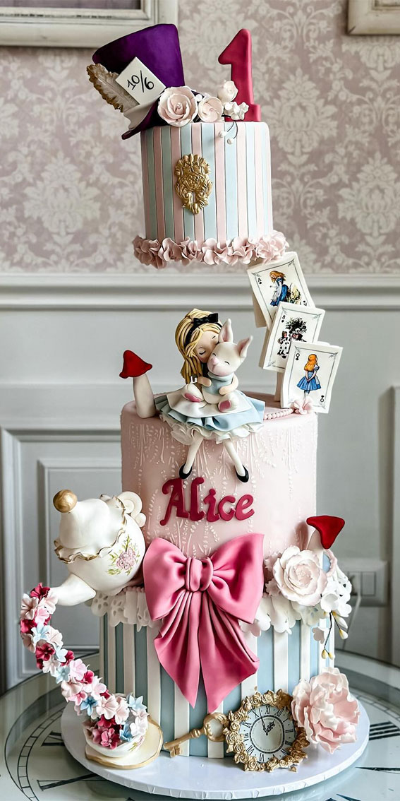 35 Adorable Birthday Cake Ideas for Little Ones : Alice Wonderland