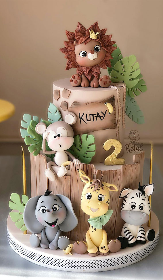 35 Adorable Birthday Cake Ideas for Little Ones : Jungle Theme Cake