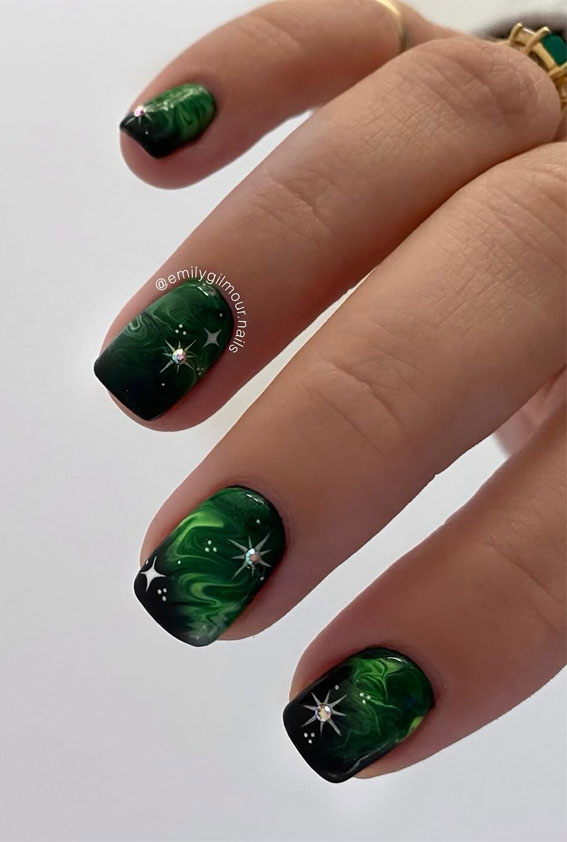 20 Fresh Green Spring Nail Ideas for the Season : Emerald Green Marble Short Nails
