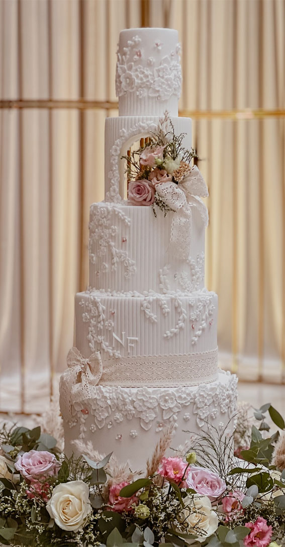 40 Inspiring Wedding Cake Creations : Ethereal Whispers