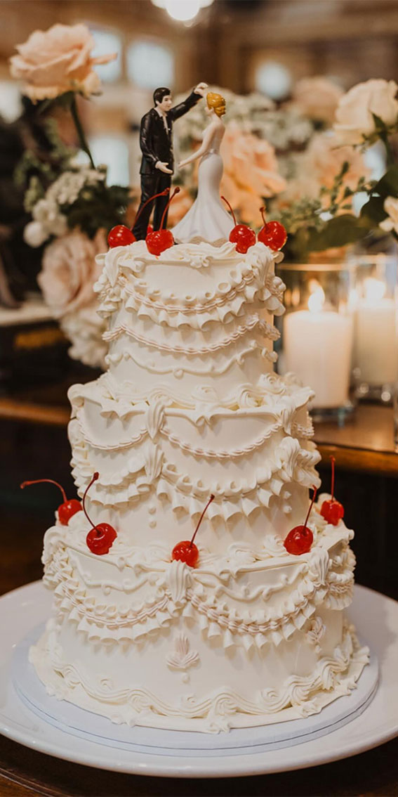 40 Inspiring Wedding Cake Creations : Lambeth Style Monochrome Cake