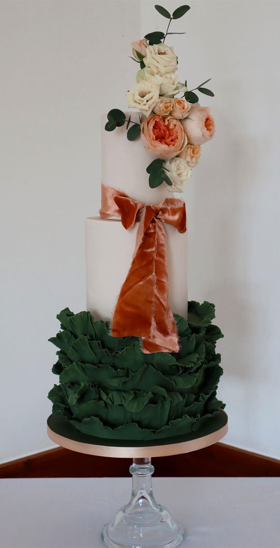 40 Inspiring Wedding Cake Creations : Rustic Elegance with Austin Roses