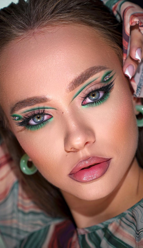 Colourful Makeup Ideas for Music Festivals : Emerald Green Beauty