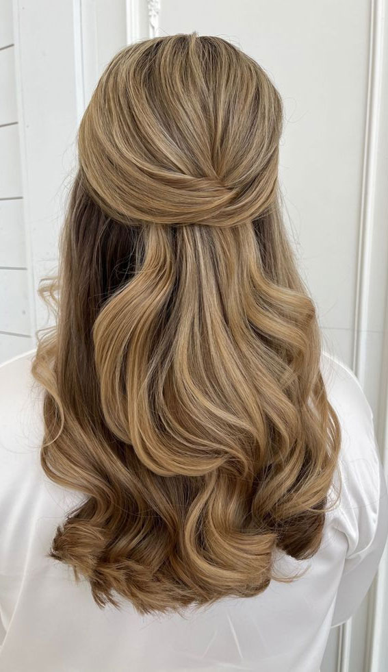 Prom Hairstyles for a Night to Remember : Simple Polished Half Up