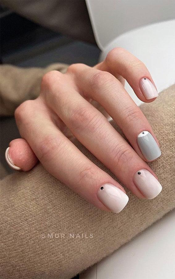 30 Minimalist Nails That’re Proved Less is More : Neutral Nails with Black Accents