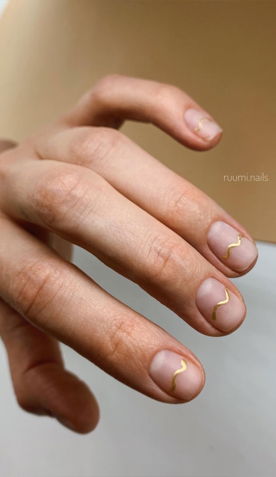 30 Minimalist Nails That’re Proved Less is More : Metallic Gold Nude Nails