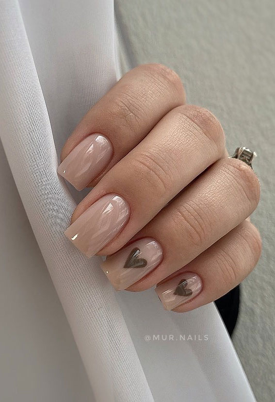 30 Minimalist Nails That’re Proved Less is More : Brown Love Hearts