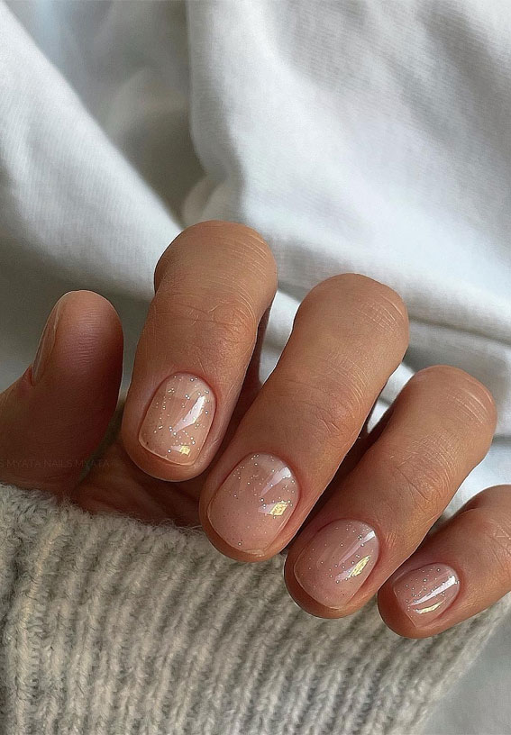 30 Minimalist Nails That’re Proved Less is More : Soft Nude Shimmery Nails