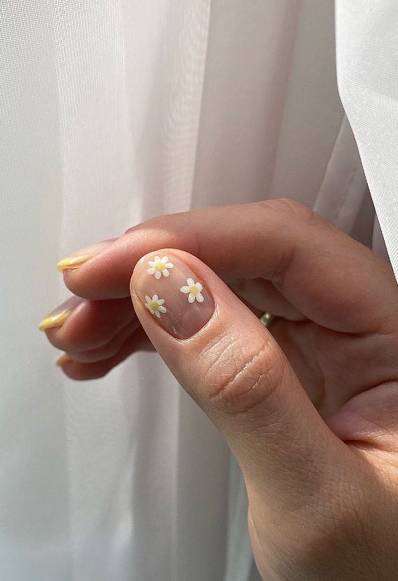 30 Minimalist Nails That’re Proved Less is More : Daisies Natural Nails