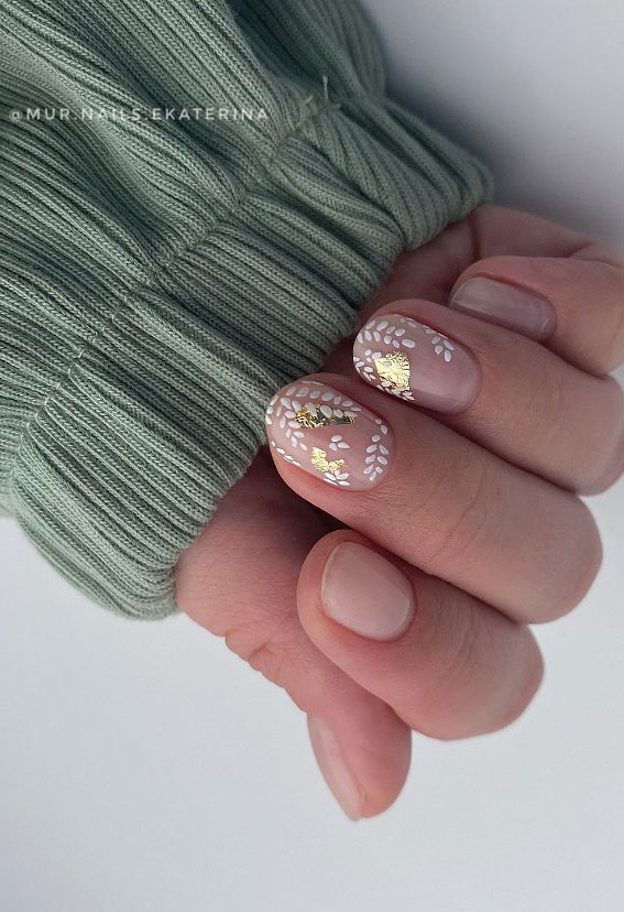 30 Minimalist Nails That’re Proved Less is More : White Fern-Inspired Natural Nails