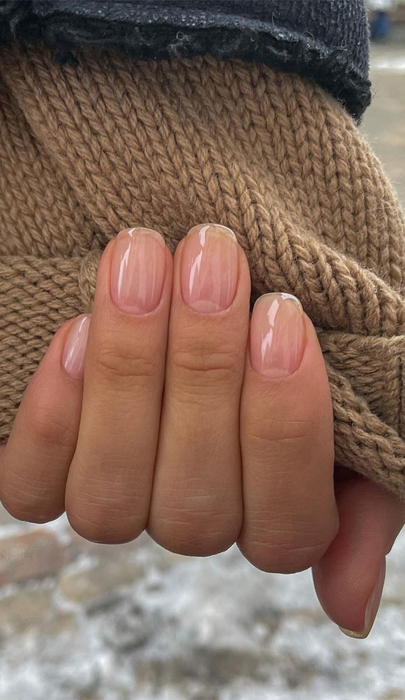30 Minimalist Nails That’re Proved Less is More : Sleek Glossy Manicure