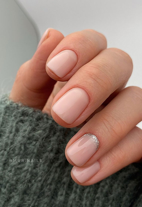 30 Minimalist Nails That’re Proved Less is More : Glitter Silver Cuff