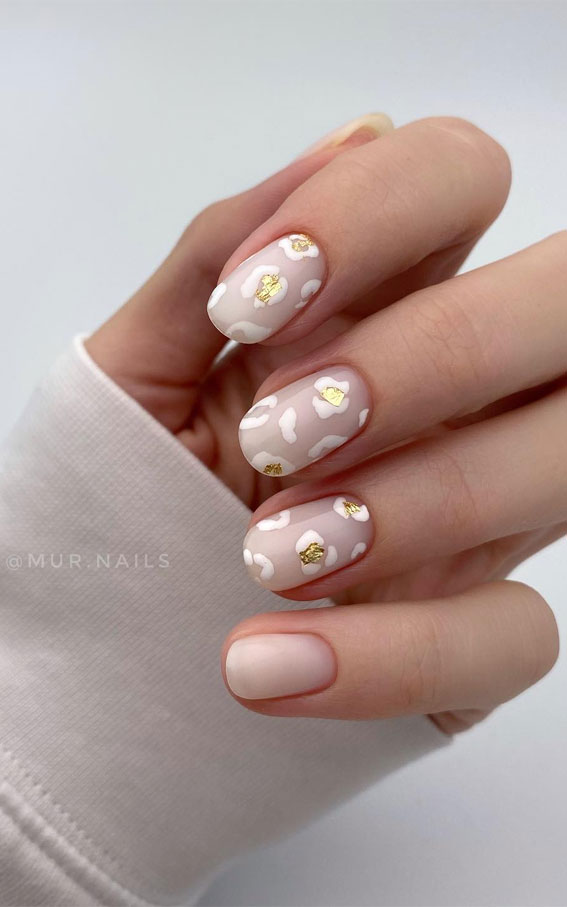 30 Minimalist Nails That’re Proved Less is More : White Leopard Nude Nails