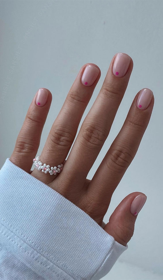 30 Minimalist Nails That’re Proved Less is More : Shiny Nude Pink Nails with Pink Dots