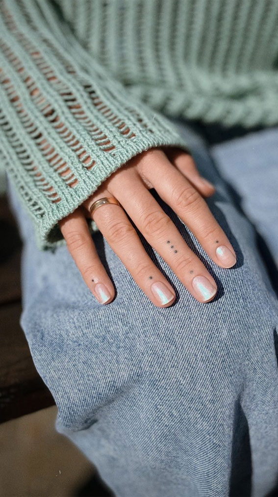 30 Minimalist Nails That’re Proved Less is More : Shimmery Nude Short Nails