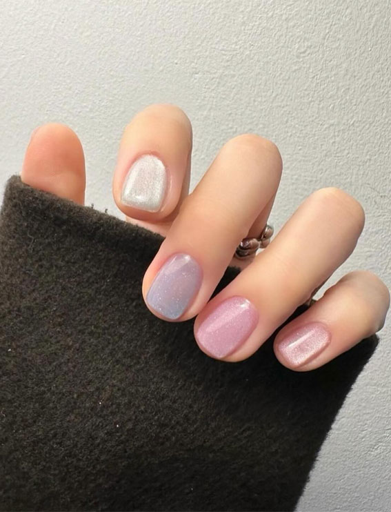 30 Minimalist Nails That’re Proved Less is More : Pastel Velvet Effect Short Nails
