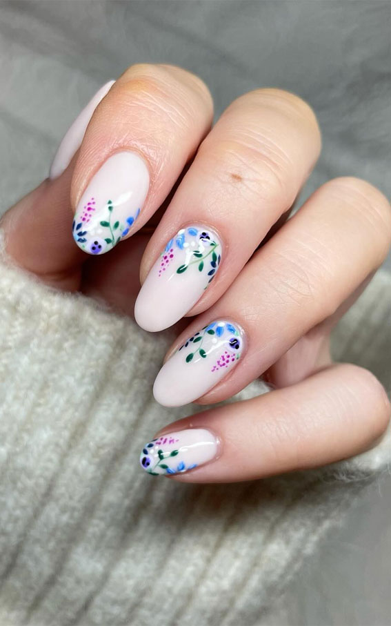 35 Trendsetting Nail Designs for the Season : Spring Floral White Nails